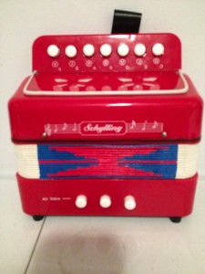VINTAGE STYLE TOY SCHYLLING ACCORDIAN