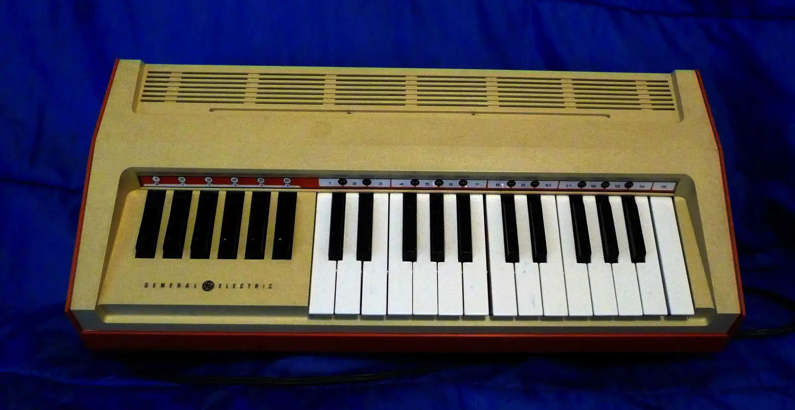 Vintage General Electric Chord Organ