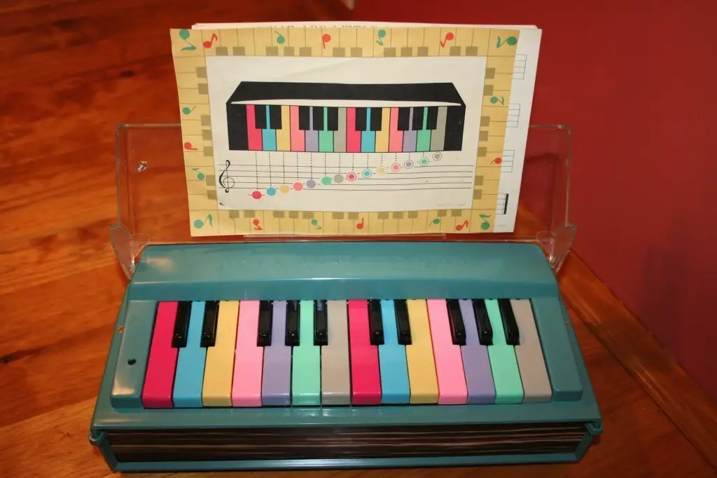 Vintage Rosko Portable Kids Organ from 1950s