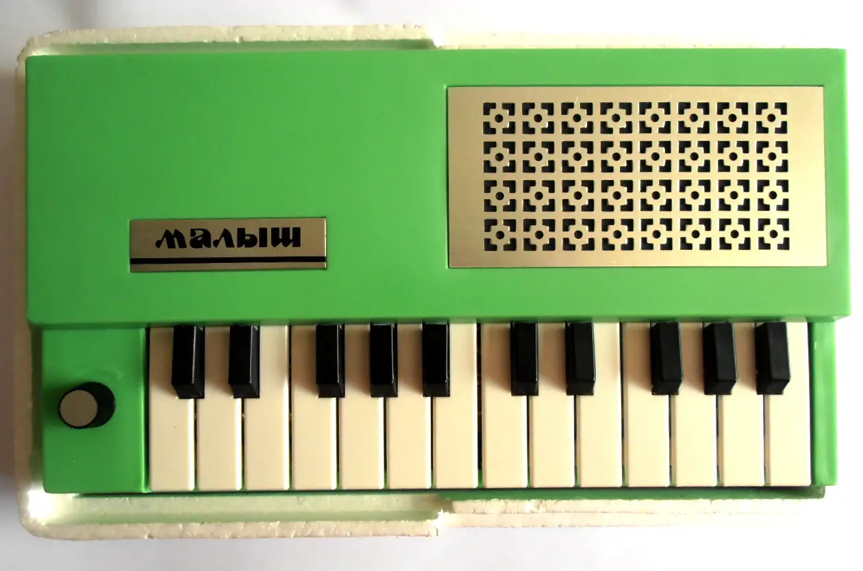1990 USSR Russian Soviet MUSICAL TOY Keyboard Instrument MALYSH Youngster