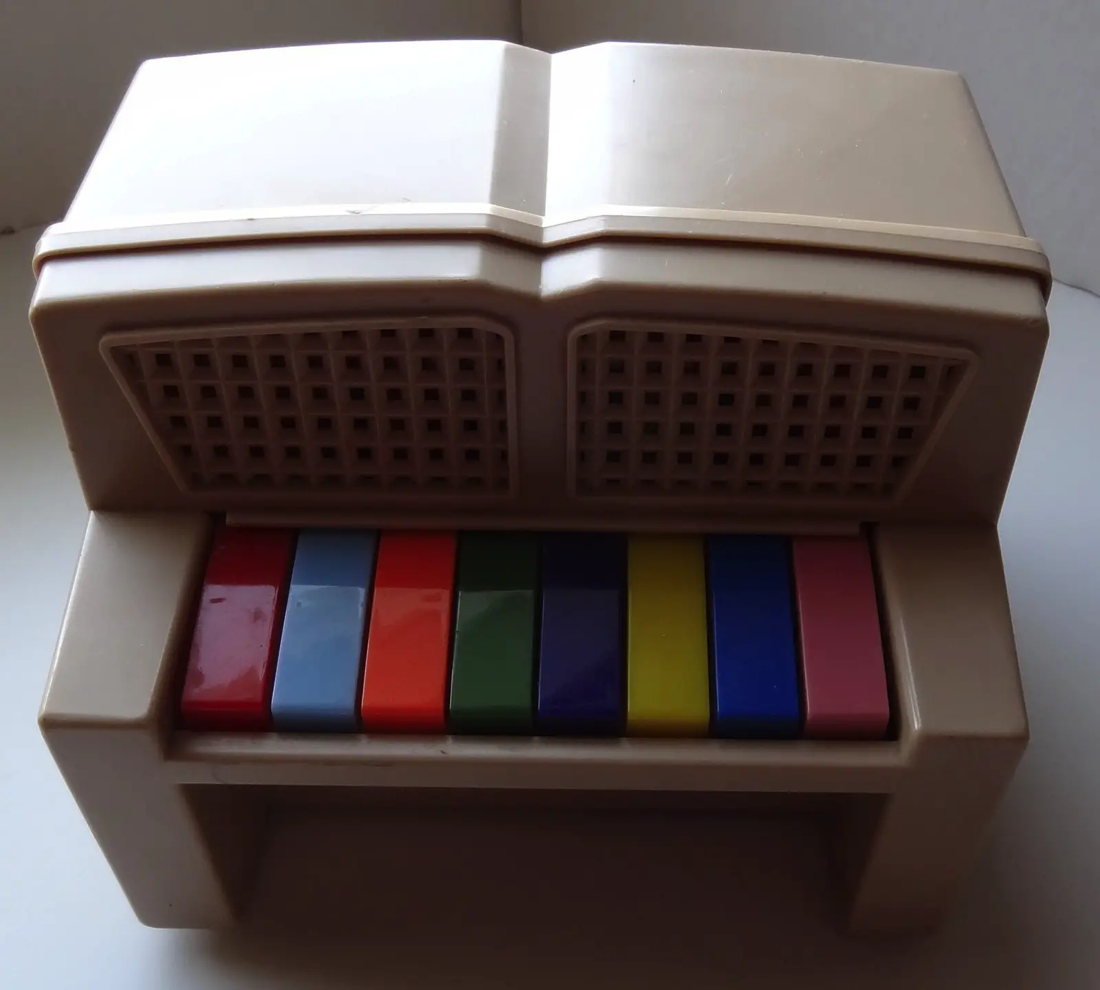 Vintage 1960s EMENEE Toy Child Keyboard Battery Organ