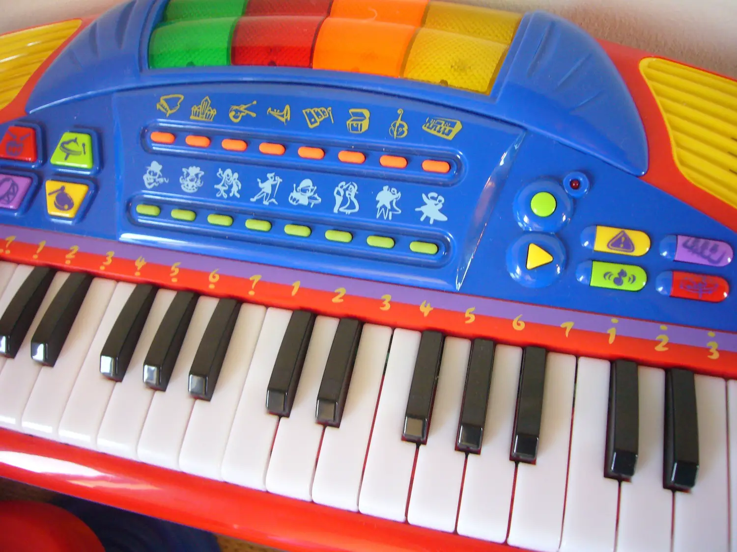blue-coloured-numbered-keyboard